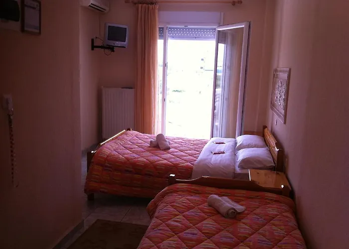 Отель Avra